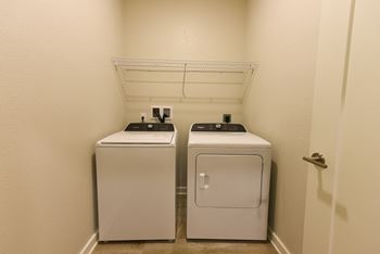 Washer and Dryer at Pinnacle Apartments, Jacksonville, FL